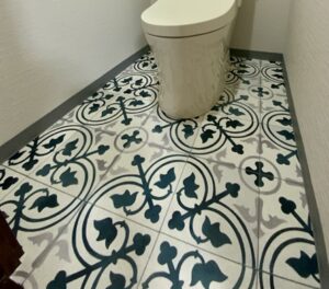 あえて収納を減らしたマンションのトイレリフォーム　おしゃれな内装も必見！