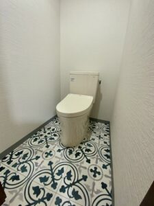 あえて収納を減らしたマンションのトイレリフォーム　おしゃれな内装も必見！